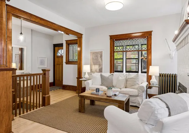 3rd image of 2441 Dupont Ave S, Minneapolis, MN 55405 | MLS# 7081567