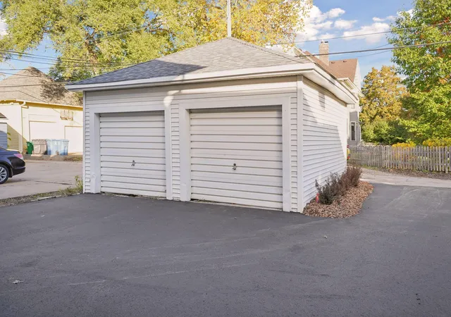 45th image of 2441 Dupont Ave S, Minneapolis, MN 55405 | MLS# 7081567