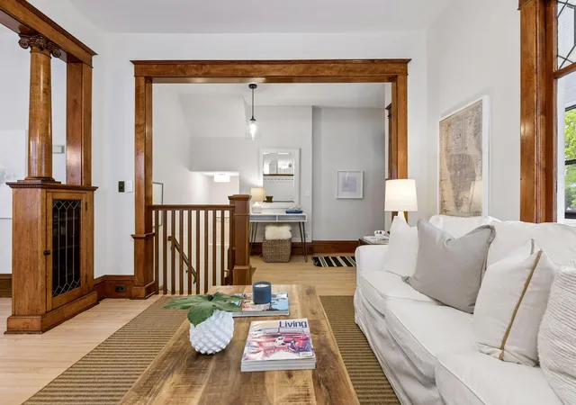 4th image of 2441 Dupont Ave S, Minneapolis, MN 55405 | MLS# 7081567