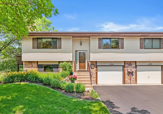 Homes for sale in Shoreview, MN | 825 Martha Lake Ct, Shoreview, MN 55126 | MLS# 7081572