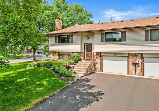 Homes for sale in Shoreview, MN | 825 Martha Lake Ct, Shoreview, MN 55126 | MLS# 7081572