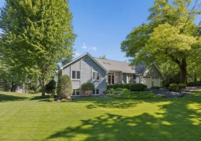 Photo 3 of Single family home for sale at 1807 Timberline Trl, Hopkins, MN 55305 | MLS# 7081582 | Listing updated on 2026-07-30