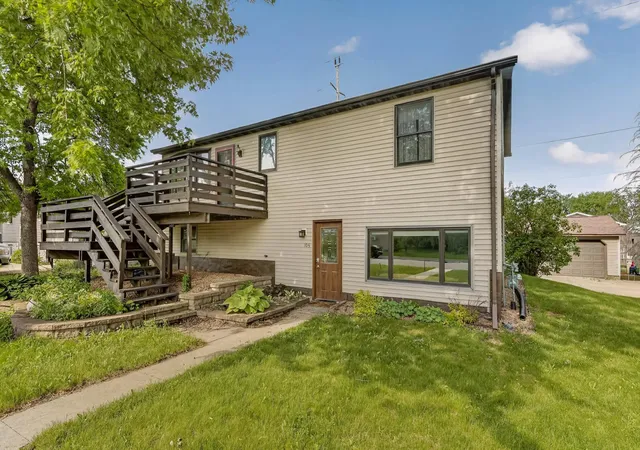 Homes for sale in Dodge Center, MN | 105 6th Ave Nw, Dodge Center, MN 55927 | MLS# 7081618