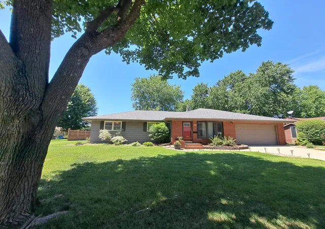 Homes for sale in Albert Lea, MN | 314 Meredith Rd, Albert Lea, MN 56007 | MLS# 7081649