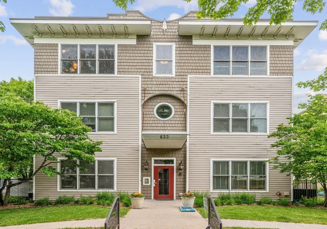 2nd image of 633 Dayton Ave, St. Paul, MN 55104