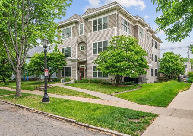 3rd image of 633 Dayton Ave, St. Paul, MN 55104