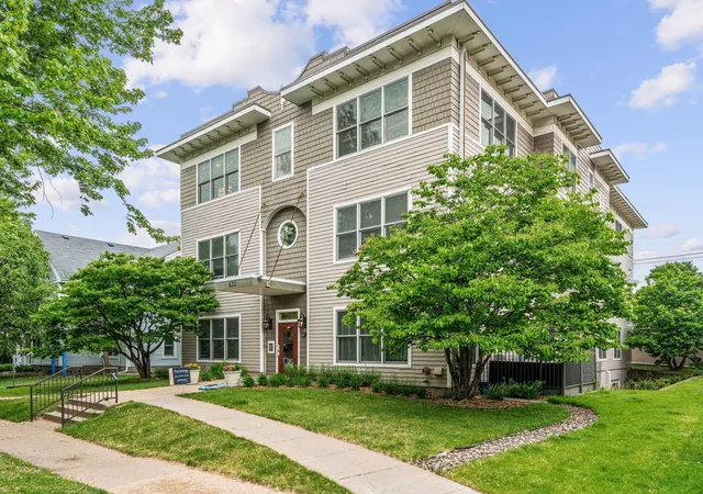 4th image of 633 Dayton Ave, St. Paul, MN 55104