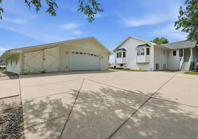 Homes for sale in Spicer, MN | 11646 Indian Beach Rd, Spicer, MN 56288 | MLS# 7081735