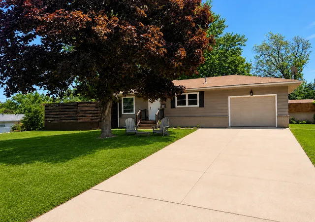 2nd image of 402 Sunset Ct Ne, Stewartville, MN 55976 | MLS# 7081884