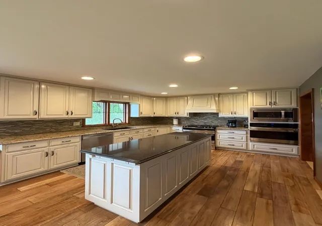 4th image of 306 S Fairview Dr, Luverne, MN 56156 | MLS# 7081898