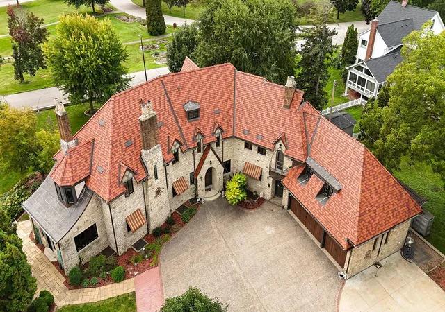 Photo 4 of Single family home for sale at 661 Market St, Winona, MN 55987 | MLS# 7081945 | Listing updated on 2026-09-21