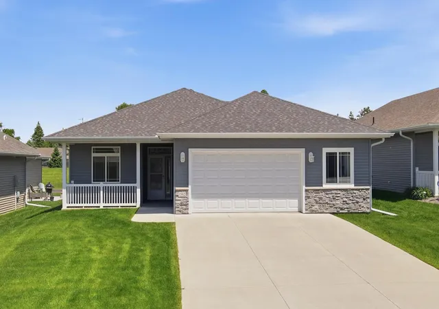 Photo 2 of Single family home for sale at 1562 Eagle Ridge St Ne, Owatonna, MN 55060 | MLS# 7081952 | Listing updated on 2026-09-15