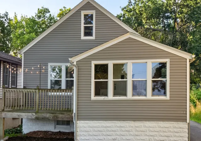 Photo 3 of Single family home for sale at 1844 E Shore Dr, Saint Paul, MN 55109 | MLS# 7081954 | Listing updated on 2026-10-08