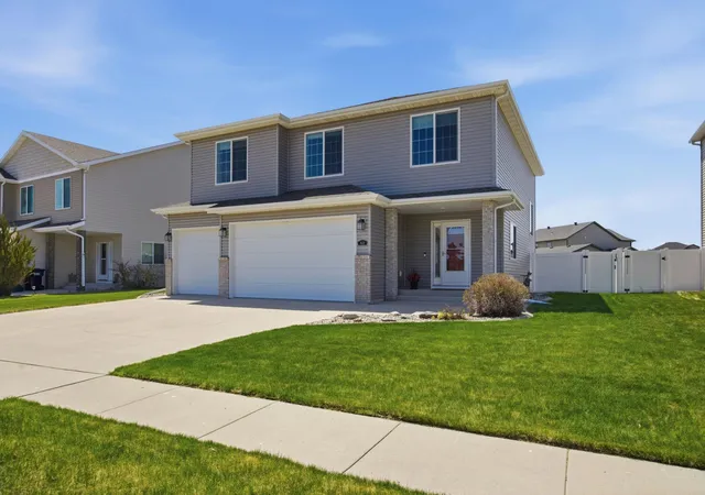 Homes for sale in West Fargo, ND | 3122 5th St E, West Fargo, ND 58078 | MLS# 7081957