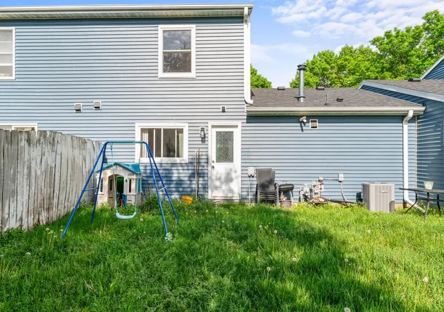 Photo 3 of Sale Pending at 862 W Village Cir Se, Rochester, MN 55904 | MLS# 7081958 | Listing updated on 2026-09-02