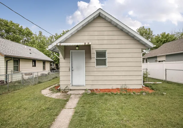 Photo 3 of Sale Pending at 524 2nd Street Se, Saint Cloud, MN 56304 | MLS# 7081991 | Listing updated on 2026-10-08