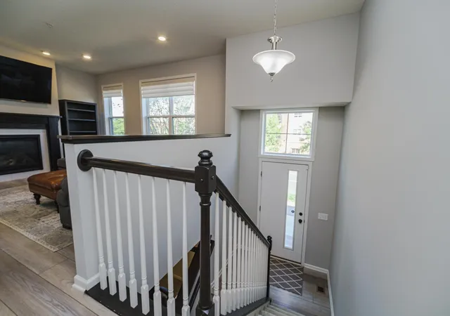 3rd image of 4015 River Valley Wy, Saint Paul, MN 55122 | MLS# 7082050