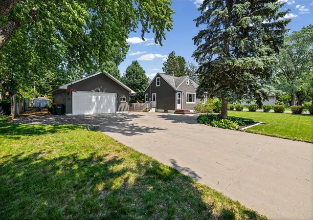 Homes for sale in Mounds View, MN | 2185 Pinewood Dr, Mounds View, MN 55112 | MLS# 7082061