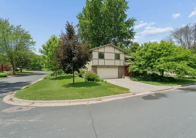 1st image of 503 Laredo Ln, Chanhassen, MN 55317 | MLS# 7082082