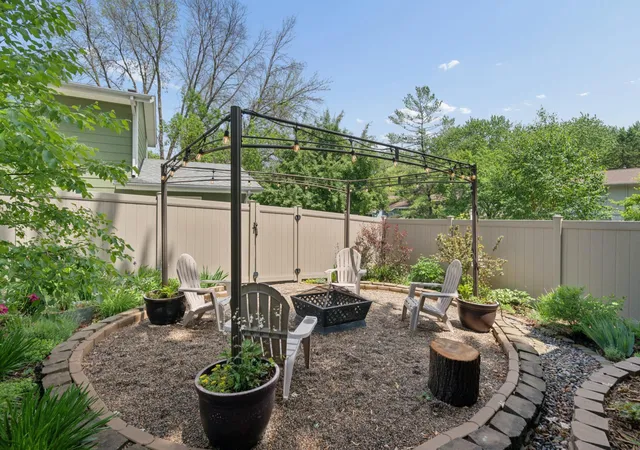 2nd image of 503 Laredo Ln, Chanhassen, MN 55317 | MLS# 7082082