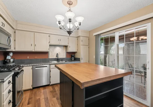 4th image of 503 Laredo Ln, Chanhassen, MN 55317 | MLS# 7082082