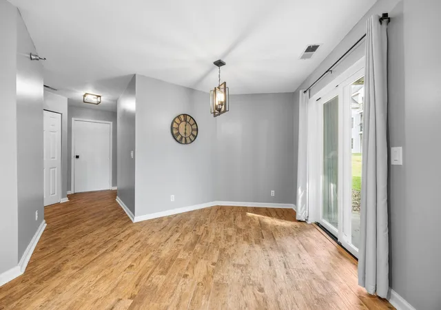 Listing Photo 5 - Condo for sale in building located at 6048 Chasewood Pkwy, Minnetonka, MN 55343 - Unit #1