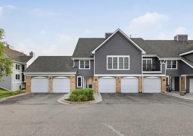 Photo 2 of Condo for sale at 6048 Chasewood Pkwy #1, Hopkins, MN 55343 | MLS# 7082105 | Listing updated on 2026-08-28