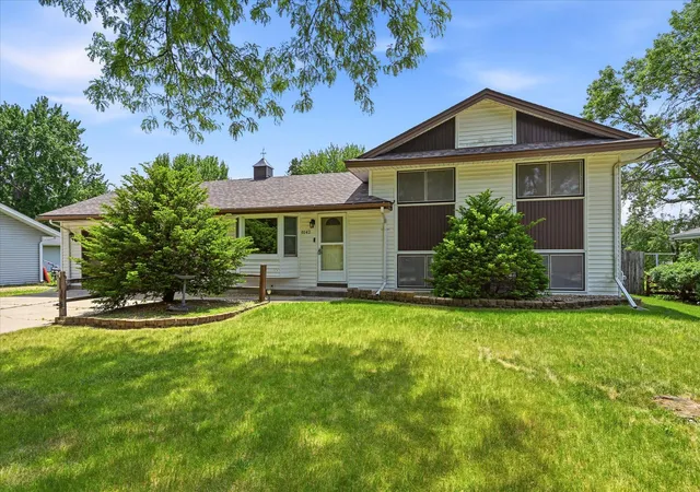 Homes for sale in Cottage Grove, MN | 8142 Homestead Ave S, Cottage Grove, MN 55016 | MLS# 7082129
