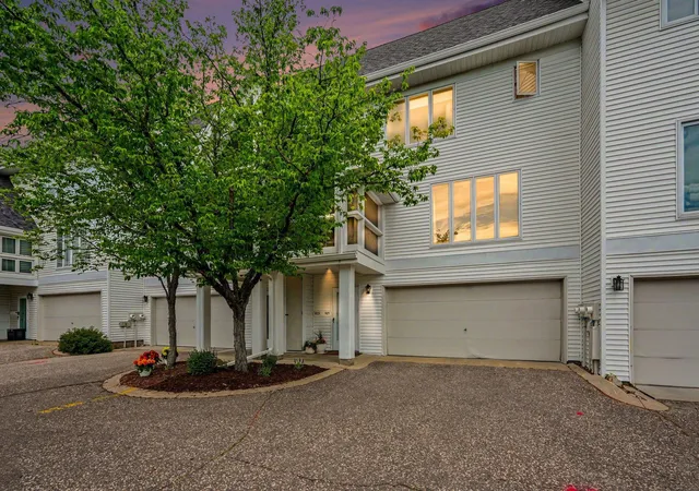 Photo 4 of Single family home for sale at 921 Dartmouth Ave SE, Minneapolis, MN 55414 | MLS# 7082198 | Listing updated on 2026-08-25