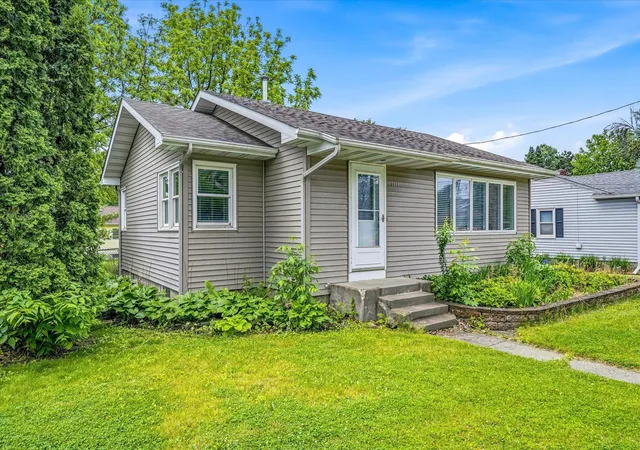 Homes for sale in Stillwater, MN | 1111 Olive St W, Stillwater, MN 55082 | MLS# 7082209