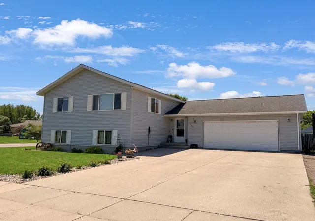 1st image of 501 Darlene Dr, Marshall, MN 56258 | MLS# 7082253