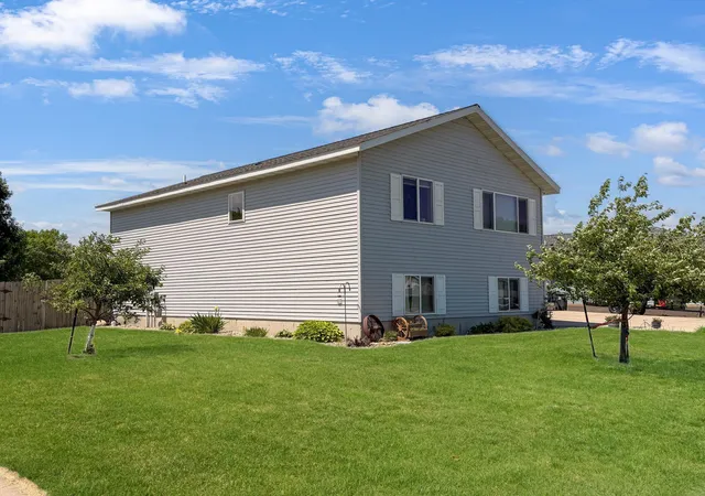 4th image of 501 Darlene Dr, Marshall, MN 56258 | MLS# 7082253