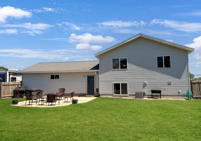 5th image of 501 Darlene Dr, Marshall, MN 56258 | MLS# 7082253