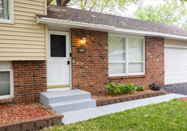 2nd image of 10204 Valley Forge Ln N, Maple Grove, MN 55369 | MLS# 7082560