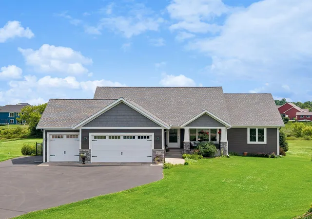 1st image of 1527 96th St, New Richmond, WI 54017 | MLS# 7082638