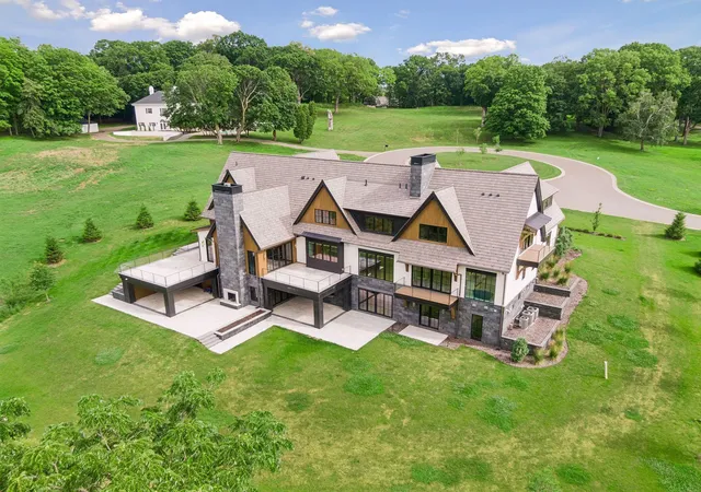 2nd image of 1105 Tanager Hl, Wayzata, MN 55391 | MLS# 7082643