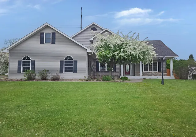 Photo 1 of Single family home for sale at 5928 Pintail Ln, Saint Paul, MN 55110 | MLS# 7082647 | Listing updated on 2026-09-13