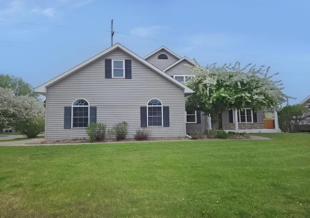 Photo 2 of Single family home for sale at 5928 Pintail Ln, Saint Paul, MN 55110 | MLS# 7082647 | Listing updated on 2026-09-13