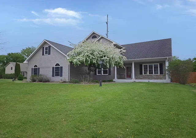 Homes for sale in White Bear Lake, MN | 5928 Pintail Ln, White Bear Lake, MN 55110 | MLS# 7082647