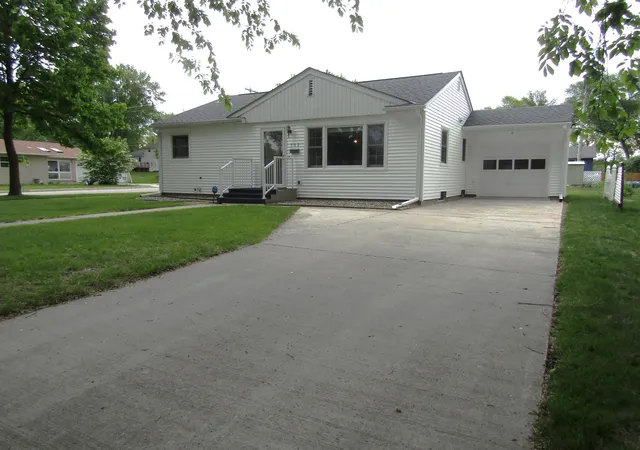 Homes for sale in Montevideo, MN | 302 S 12th St, Montevideo, MN 56265 | MLS# 7082656