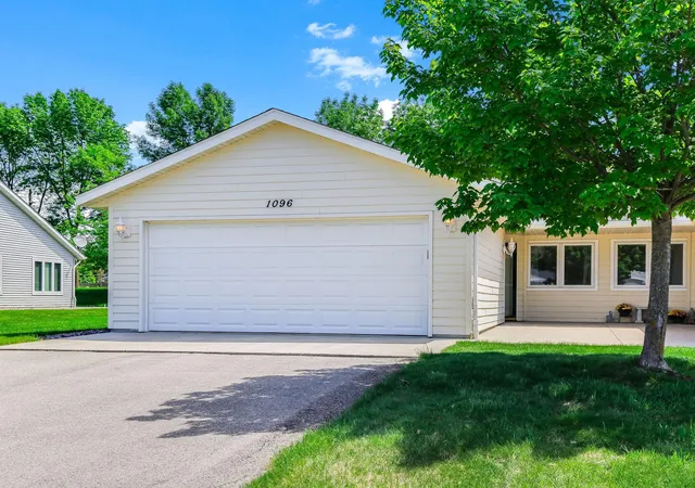 Homes for sale in Hutchinson, MN | 1096 Prairie View Dr Sw, Hutchinson, MN 55350 | MLS# 7082661