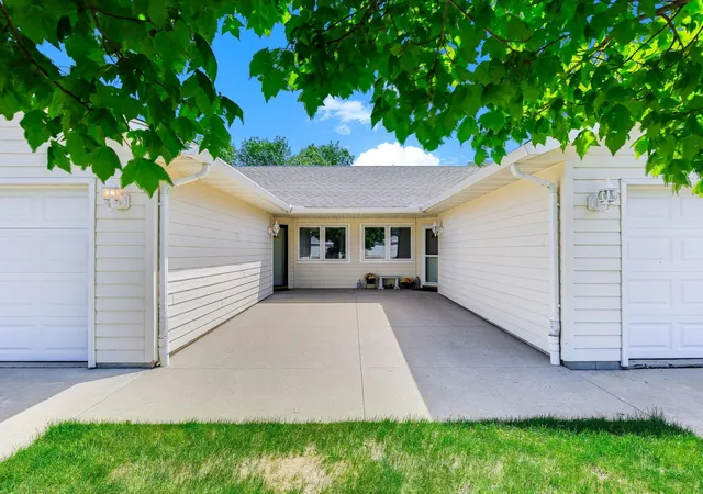 Homes for sale in Hutchinson, MN | 1096 Prairie View Dr Sw, Hutchinson, MN 55350 | MLS# 7082661