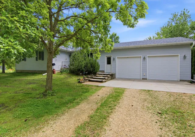 Homes for sale in Wabasha, MN | 15381 670th St, Wabasha, MN 55981 | MLS# 7082709