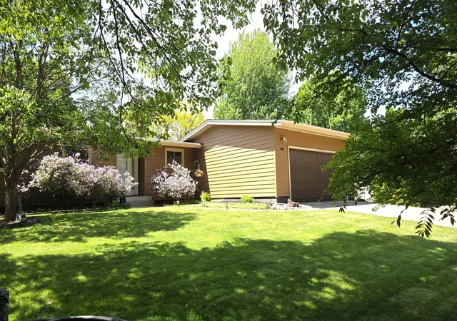 2nd image of 8009 Edgewood Ave N, Brooklyn Park, MN 55445 | MLS# 7082732