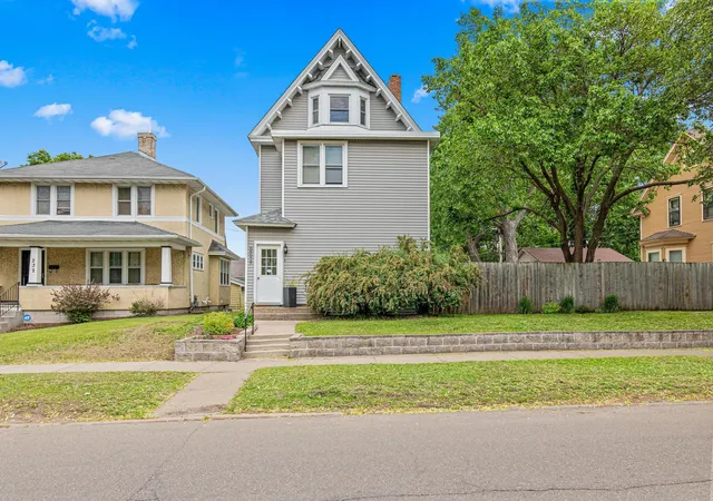 1st image of 228 Victoria St N, Saint Paul, MN 55104 | MLS# 7082738