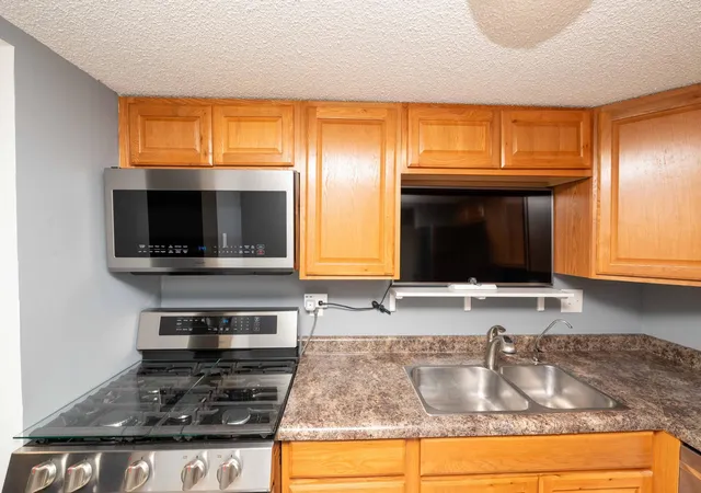 2nd image of 7196 72nd Ln N #227, Brooklyn Park, MN 55428 | MLS# 7082766