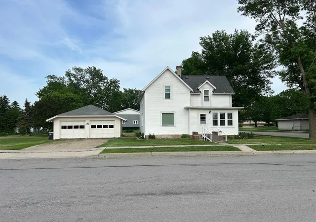 Homes for sale in Fairfax, MN | 10 Park St N, Fairfax, MN 55332 | MLS# 7082778
