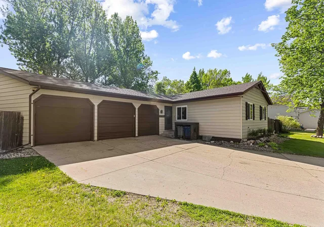 Photo 1 of Single family home for sale at 2954 Heatherwood Cir S, Moorhead, MN 56560 | MLS# 7082783 | Listing updated on 2026-09-21