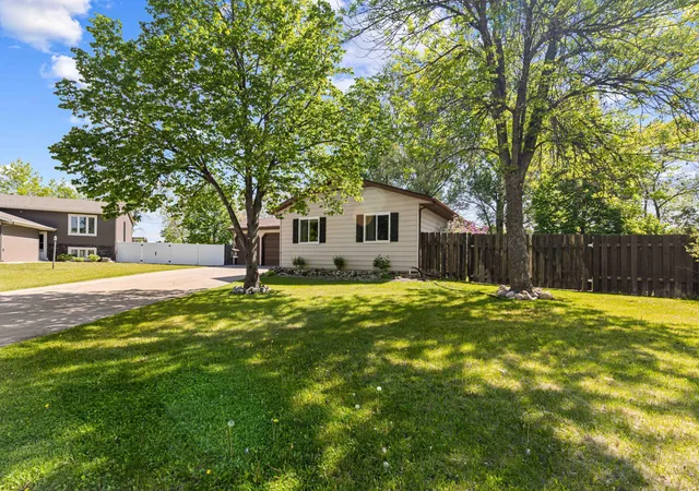 Photo 2 of Single family home for sale at 2954 Heatherwood Cir S, Moorhead, MN 56560 | MLS# 7082783 | Listing updated on 2026-09-21