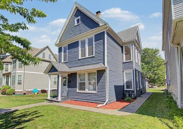 1st image of 937 Thomas Ave, Saint Paul, MN 55104 | MLS# 7082796